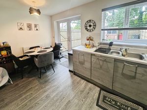 Kitchen Diner- click for photo gallery
